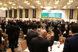 ���N�j�A�N���̉���̉����Ŋ��t����Q����