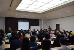 �����͖�P�Q�O�l���Q��