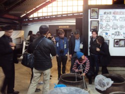 ���������@����C�O����̎Q���҂�i�ʐ^�͐[��𑢁j