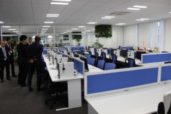 �F�{�s�̉���NS�r���ɐݒu�����u�T�[�r�X�T�C�G���X���{�v