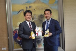 �吼�F�{�s���Ɋ�t���̖ژ^�𑡒悷�铡�{�В��i�E�j