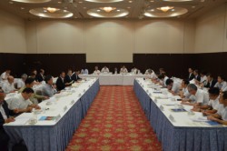 �z�e���F�{�e���T�����ɂT�S�l���o��