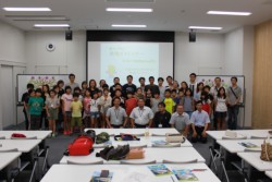 �Q���҂S�S�l�ƐN������ɂ��W���ʐ^