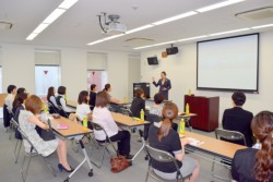 �����͖�15�l���Q���B�e�l�̃��[�N���C�t�o�����X�ɂ��āA��̑���T����