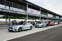 �T�[�L�b�g�Ő擱�Ԃɑ����Ăa�l�v �l���f���̑��s��̌�