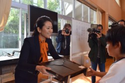 �u���ŋ��ŐS�̌��N�����łق����v�ƃG�[���𑗂�k��햱