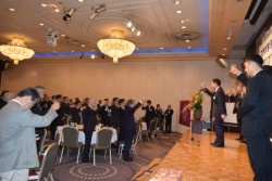 ������F�{���c��c���̊��t�̉����ŊJ��