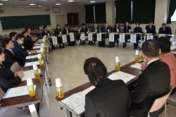 ��i���L�����p�X�ŊJ�Â��ꂽ�A�E���k��B�ꕔ�̃O���[�v���_�ɂ�108�l�̗̍p�S���҂��o��