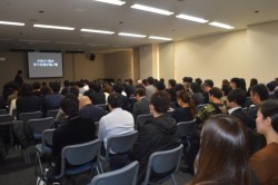 �����̈��H�X�֌W�҂�P�Q�O�l���o�Ȃ����u����