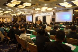 �����͌F�{���H��c����F�{�o�ϓ��F��̃����o�[�Ȃǖ�120�l���o��