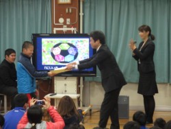 �F�{�����r���x���w�Z�ŊJ���ꂽ���掮