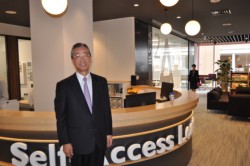 SALC�󂯕t���J�E���^�[�O�ŏΊ�������钆�R�w��