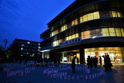 ���b�Z�[�W����̎��蓔�낤���������{�БO�ɓ����ꂽ