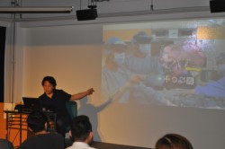 �X���C�h��3D�摜�𓊉e���������鐙�{�^���q������