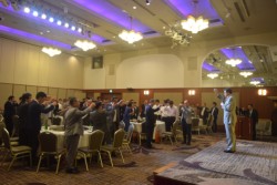 �����͖�P�Q�O�l���Q��