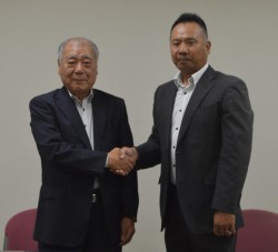 �Ɩ���g�_��̒��󎮂ň�������킷���c�͎В��i���j�Ɛ�N��В��i�Q�O�P�W�N�W���Q�X���A�啟�����{�ЂŁj