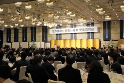 �����͖�T�W�O�l���o��