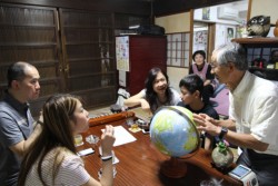 �đ�������K�ꂽ��t�Ń}���[�V�A�l�̃t�����V�X�E��������i�T�O�΁j��ƁB��B�͏��߂Ă��Ƃ����B�����烉������A�����̃V�F��������i�P�V�΁j�A�Ȃ̃G���T����i�S�O�΁j�A���j�̃T�C���X����i�P�P�΁j�A�đ�����A����Ɍh�q����