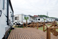 ���v���Ďs�̃x�X�g�A���j�e�B�O���[�v��10��26���A��V���s���쒬�o���ɃI�[�v�������g���[���[�n�E�X���p�̏h���{�݁u�}���[�i �e�q�`�m�o�h�m�f �u�h�k�k�`�f�d�V���v