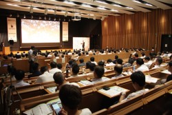 �����R���\�[�V�A������Â���r�W�l�X�R���e�X�g�ւ̎Q���������ɁA�N�ƉƂւ̓����X�^�[�g����i����s�{�X�Q�K���c���j