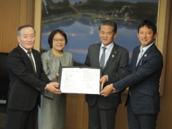 �����ɋL�O�B�e������E���珬��ו�F�{�����m���A������������s���A�������ÃR�n�V�В��A���c�F���G���e�b�N�T�[�r�X���В�