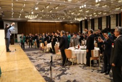 ���쐣��B�����ǒ��̉����Ŋ��t����o�Ȏ�