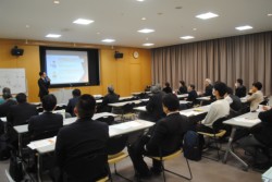 �s���Y�֌W�҂Ȃǖ�T�O�l���Q�������s���Y�Z�~�i�[