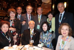 �O�񒆉��͕��V�[���В��ƐÍ]���В��B��񍶂���O�l�ڂ͓��{�n��g�c�_��K�o�i�[�A�ŉE�͓������Ï��O�K�o�i�[