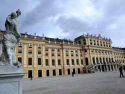 �V�F�[���u�����{�a�c�P�S�S�P�̕���������A�Q�K�̂S�O�������w���邱�Ƃ��ł���B�w��ɂ͍L��Ȓ뉀�⓮�����Ȃǂ�����B