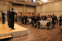 �����ɊJ�������e��B���t�͎x���V�����̃����o�[���S��