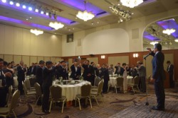 �����͖�P�O�O�l���Q��