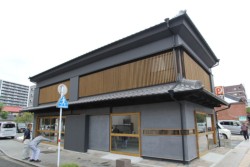 �X�����ɕ����H�����I���������l���A�ʏ̓��l���ʂ�ɂ���k�삳�񏊗L�̒����B�����R�O�N�z�ő吳�P�Q�N�ɑ��z����Ă���B�����͒Е����������Ƃ���