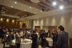 �����͎Ј����P�O�O�l���Q��