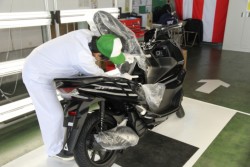 �u�A���ԃZ���^�[�v�Ő��i����������X�^�b�t�B�k�d�c�Ɩ��Ȃǂ��V���ɔz������