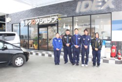 ���u���N�̂�V���b�v�v�Ȃǂ�V���ɐ݂����B���X�̃X�^�b�t�ꓯ