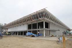 ���q�^�[�~�i���i�S���������āA���׏��ʐϖ�R�U�O�O�u�j�B�b�h�p�i�����R���A�ŊցA�h�u�E���u�Ȃǁj�{�݂�ƐœX������A�H���͔N��������������{�i������