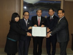 ���������A������v�F�{���m���i�����j�A���������v�钬���i�E����Q�Ԗځj�ƋL�O�B�e�����鑝�c���i��i������Q�Ԗځj�A�Éꉏ�В��i���j�A�����Y������i�E�j