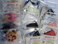 �u�����Y�v�Ƃ��Ė����z�z���ꂽ����}�X�N