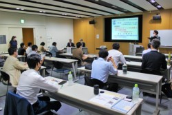 ���܂��ƌ����𗬊كp���A���ƃE�F�u��c���킹�ĂR�O�l���Q������