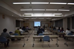 �Z�~�i�[�ɂ͉�Ј��ȂǂQ�R�l���Q��