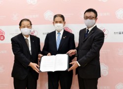 ���y�̂ɂ��킢���_�{�ݐ����^�c���ƂŊ�{��������񂾖����n���܂����̏Z�i���i�В��i���j�ƐV���キ�܂��Ƃ̈�ː슰�В��i�E�j�B�����͗���l�̐��������v�钬�� 