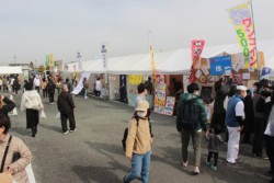 �Q���P�S���܂łS���Ԍ���ŊJ�Â��Ă���u�e�C�N�A�E�g�}���V�Fin�O�������b�Z�F�{�v