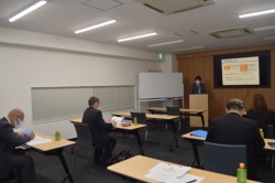 �{�Б��c���ŊJ�����s���Y�����̕׋���