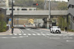 �������ɉ��̌����_���猩��F�{�w����B�E�ɂi�q�F�{�w�r��������