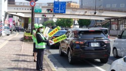 ���������p�Ԃ�g���b�N�Ɍ�ʈ��S���Ăъ|�������F�{�s������̋�i�������_