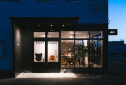 �����ł͏��́u�e�q�h�s�y �g�`�m�r�d�m�i�t���b�c�n���Z���j�v���K�̔��㗝�X