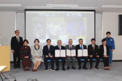 �������͌F�{���������w�Z�ƃ����S�����̈��w���I�����C���łȂ����������J��