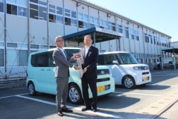 ���v�钬���ꉼ�ݒ��ɑO�Ŏԗ��Ƌ��ɁB�����В��i���j�Ɛ�������