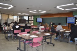 �����́A���r�W�l�X�R�[�X�E�ό��T�[�r�X�R�[�X�̂Q�N���P�T�l���Q��