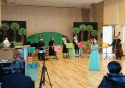 �u�f�B�Y�j�[���h���[�v���I����w���B�����\�h�΍�Ń}�X�N���p�̃p�t�H�[�}���X�ƂȂ����B